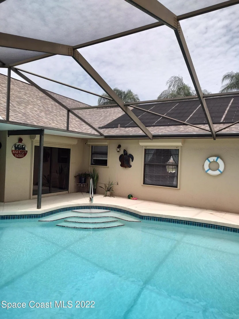 Photo of 1231 W Walnut Grove Way