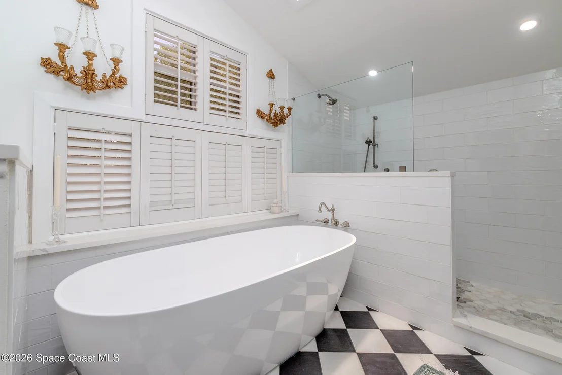 Photo of 5925 Riverside Drive