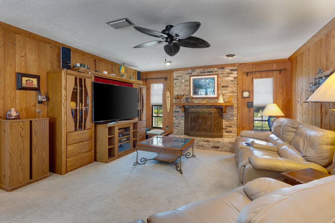 Photo of 611 Mango Drive