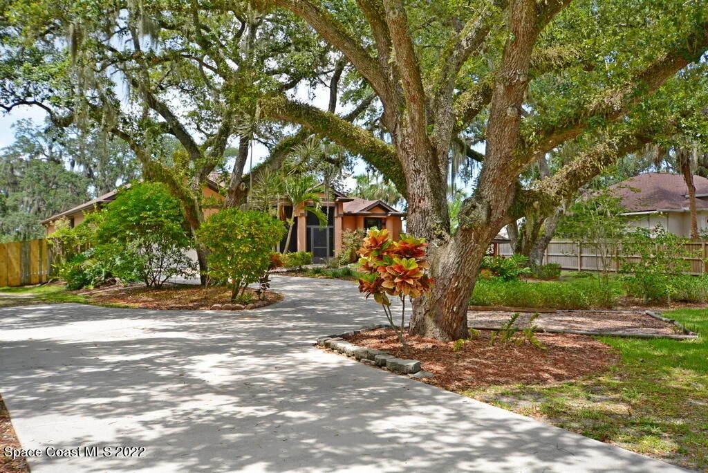 Photo of 3190 Aurora Road