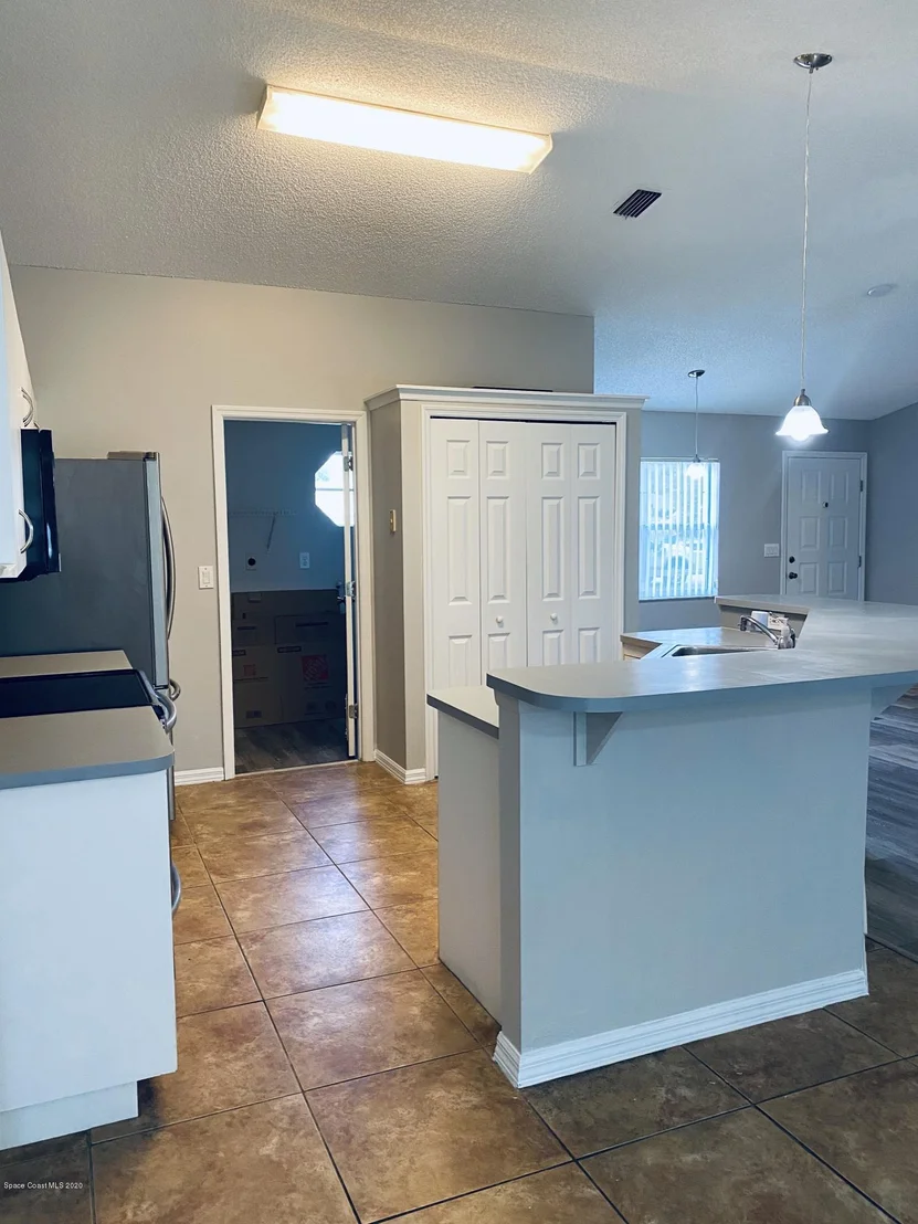 Photo of 6100 Edison Street