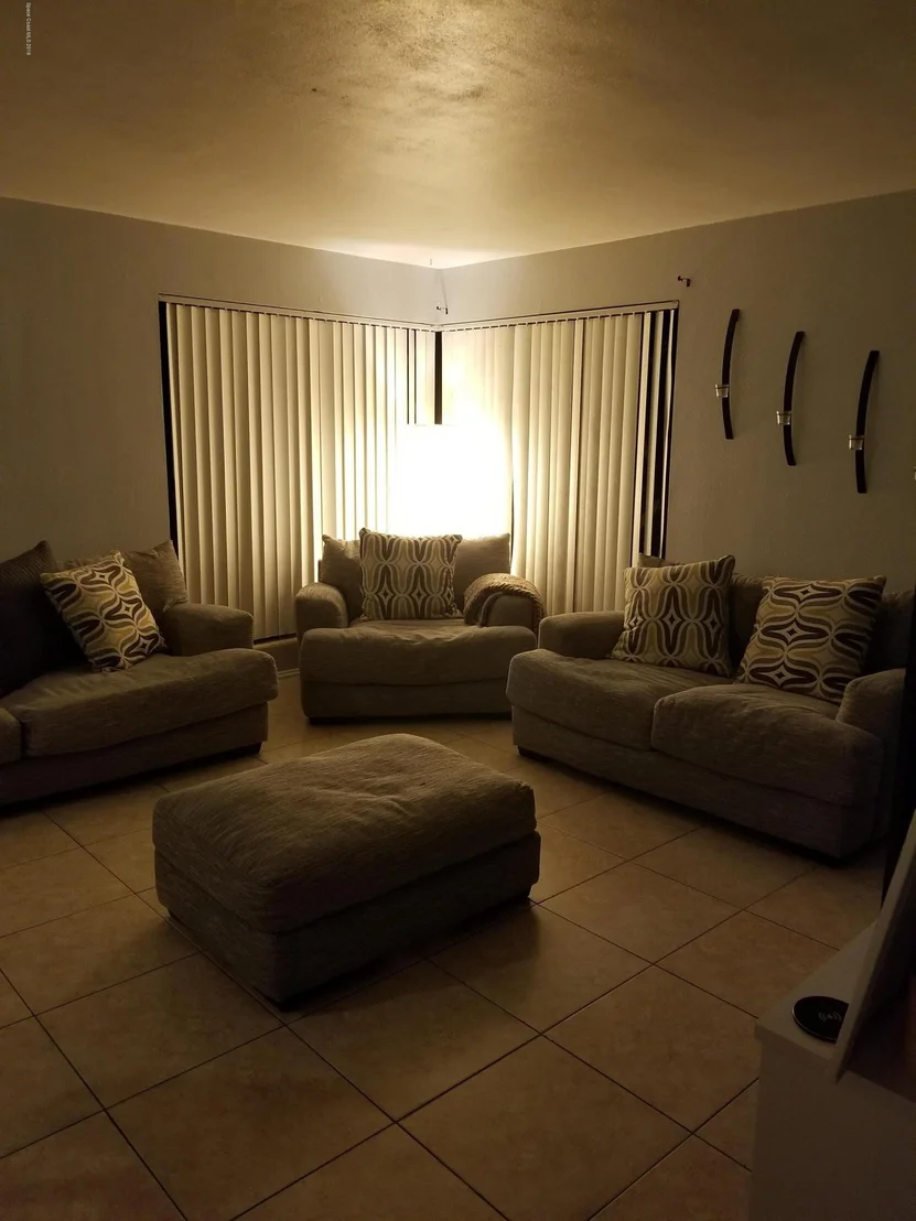 Photo of 1043 Myrtle Lane