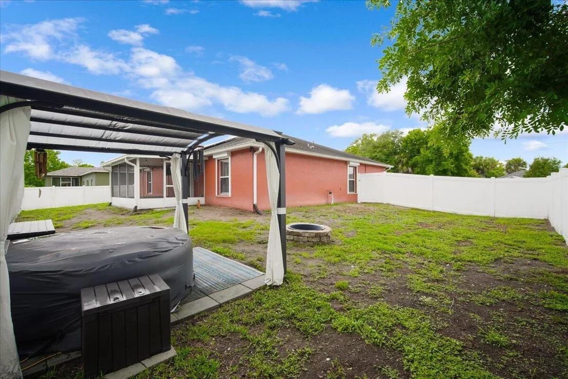 Photo of 6445 Ainsworth Road