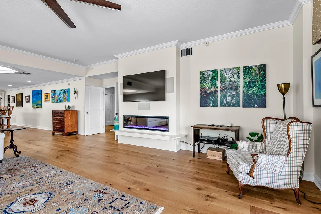 Photo of Unit 401 at 29 Riverside Drive