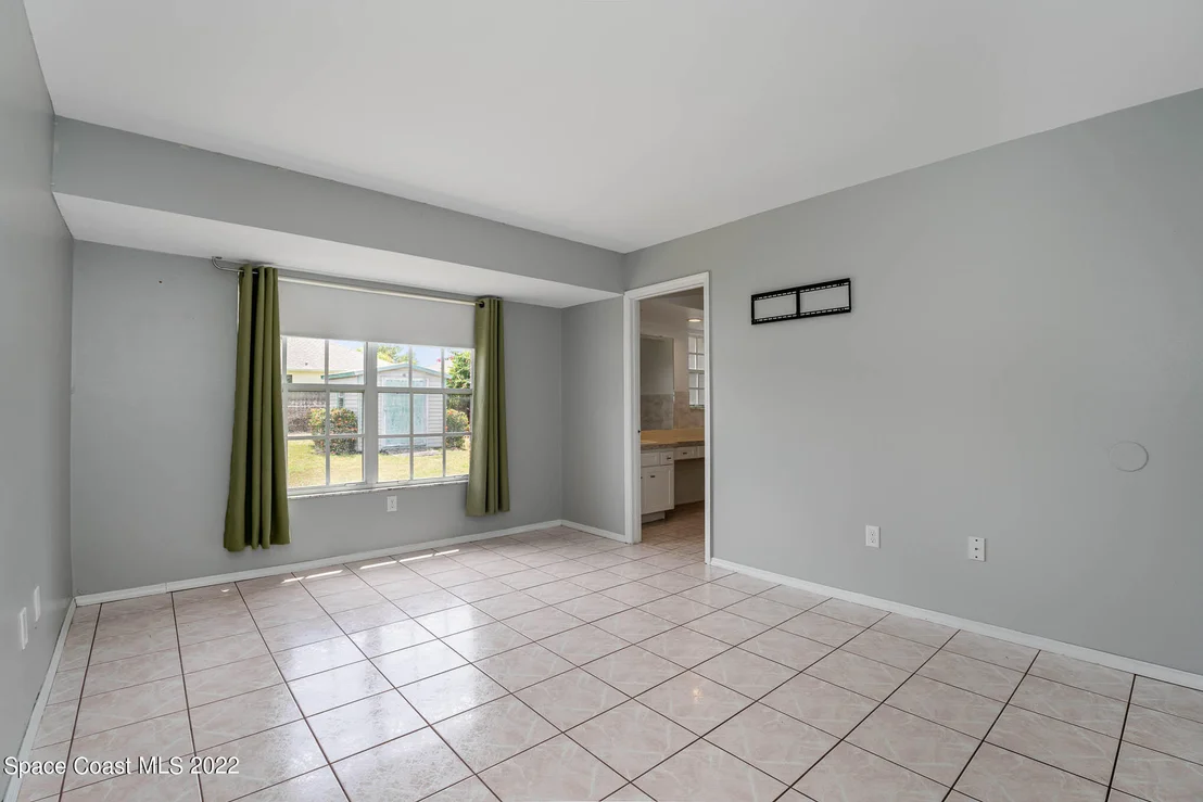 Photo of 1081 Mariposa Drive NE