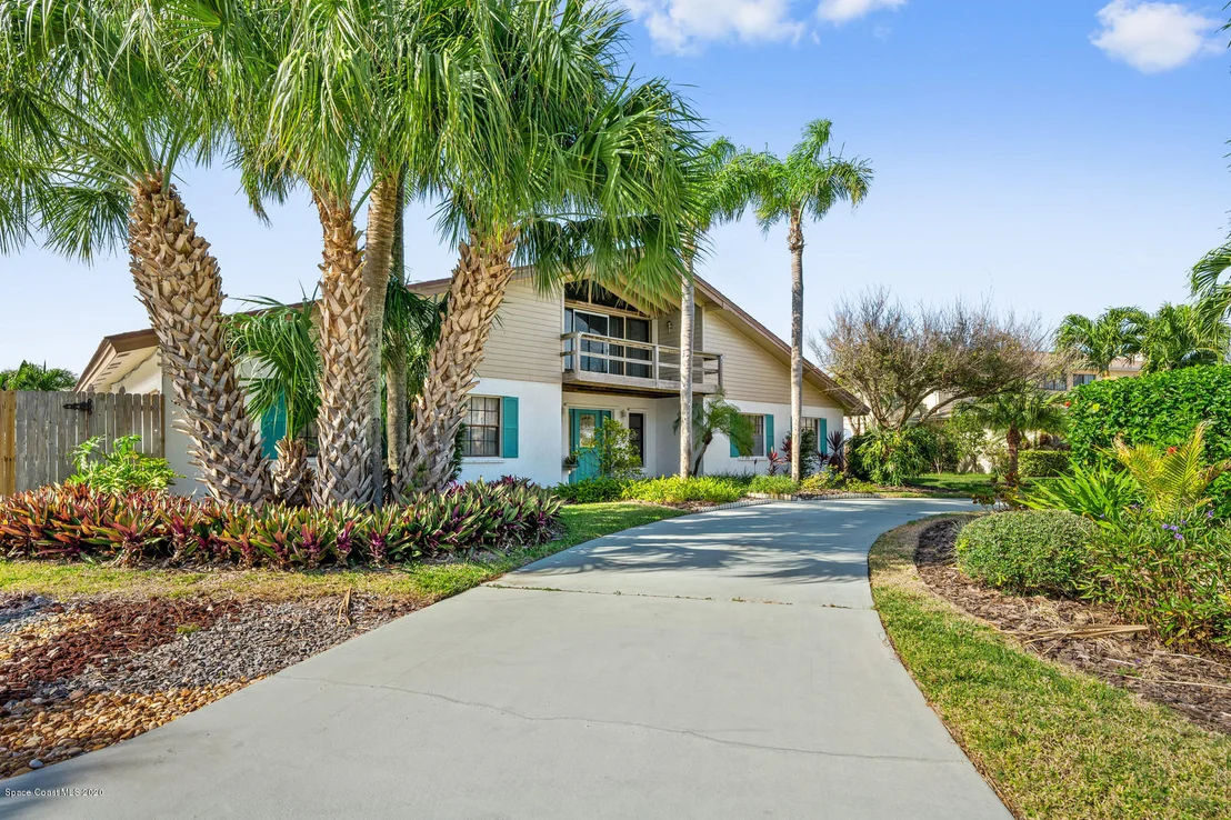 Photo of 447 Riverview Lane