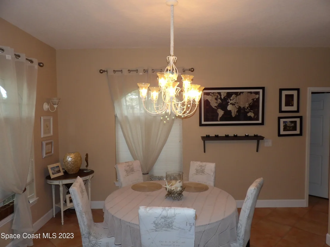 Photo of 401 Mosswood Boulevard