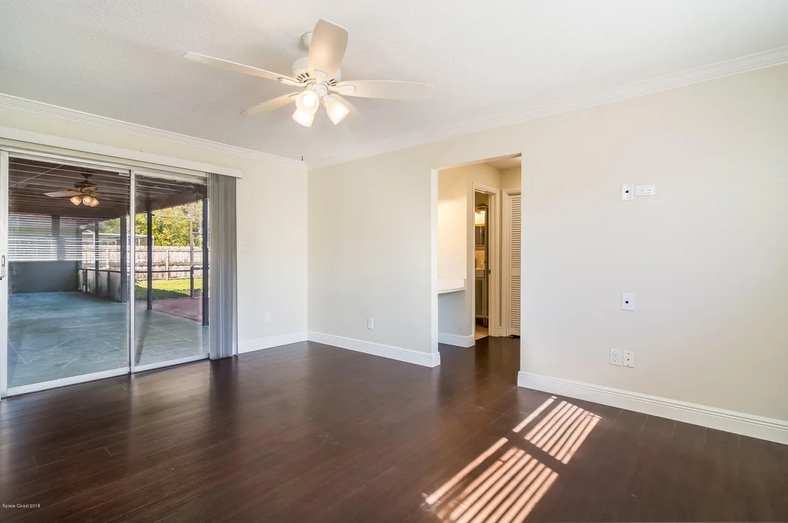 Photo of 306 N Roundtree Drive N