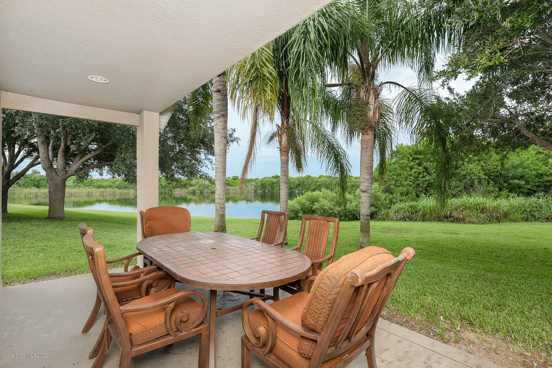 Photo of 895 Villa Drive