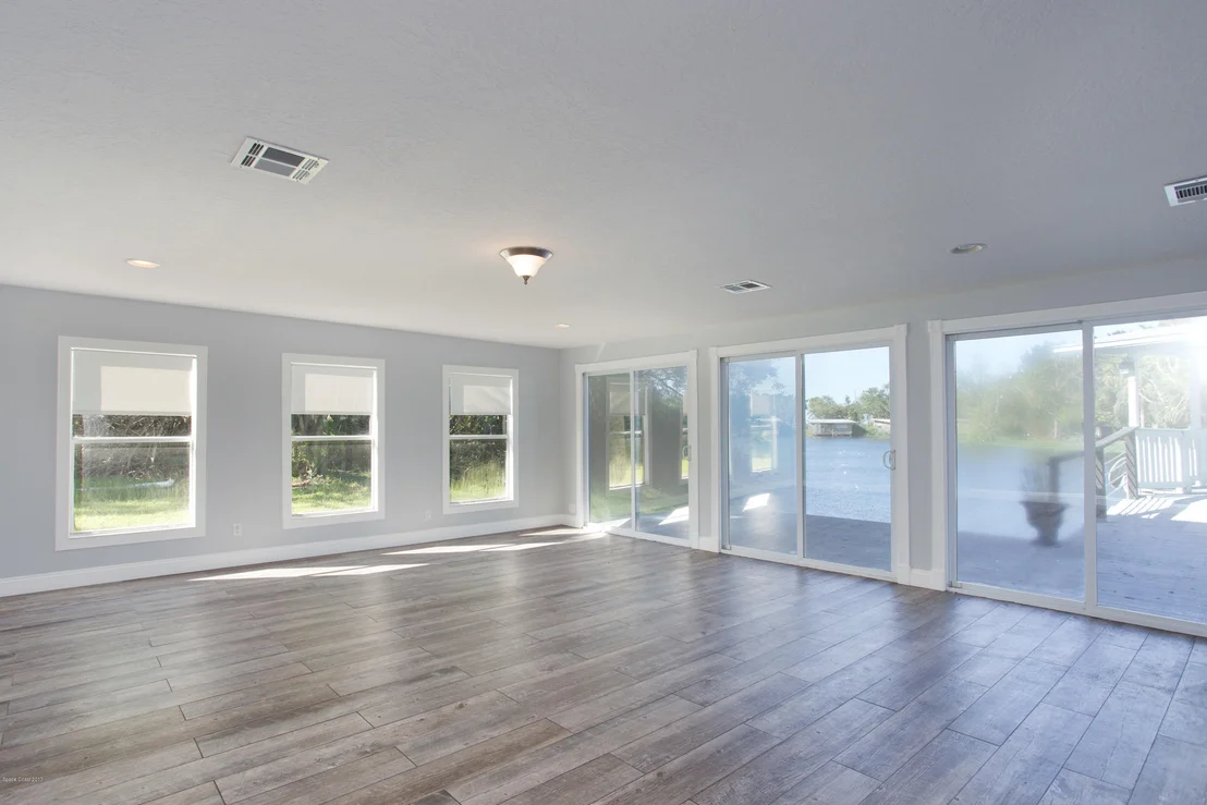 Photo of 834 Cardinal Road