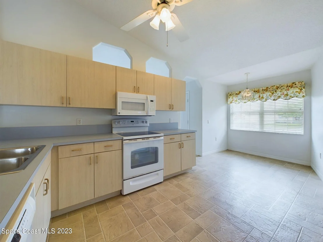Photo of 1211 Meadow Lake Road