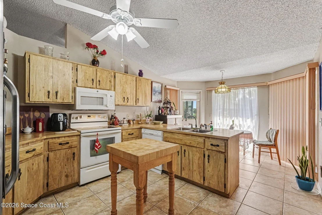 Photo of 225 Chalet Avenue