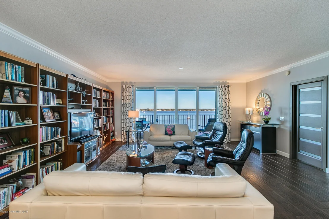 Photo of Unit 705B at 102 Riverside Drive