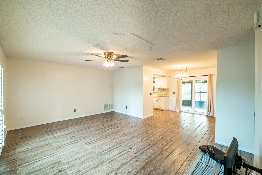 Photo of 2898 Corbusier Drive