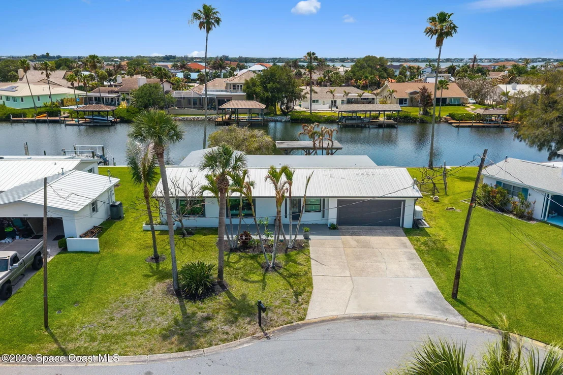 Photo of 213 River Road
