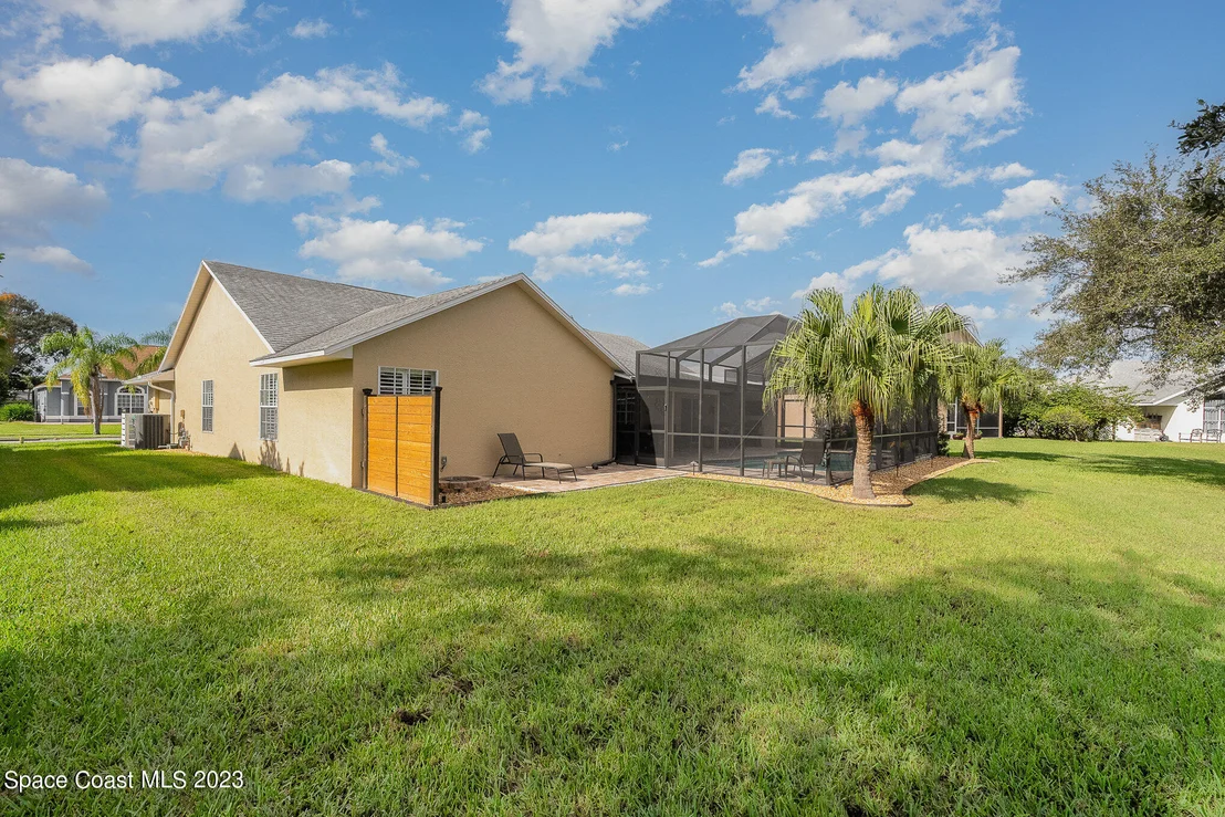 Photo of 321 Lake Victoria Circle