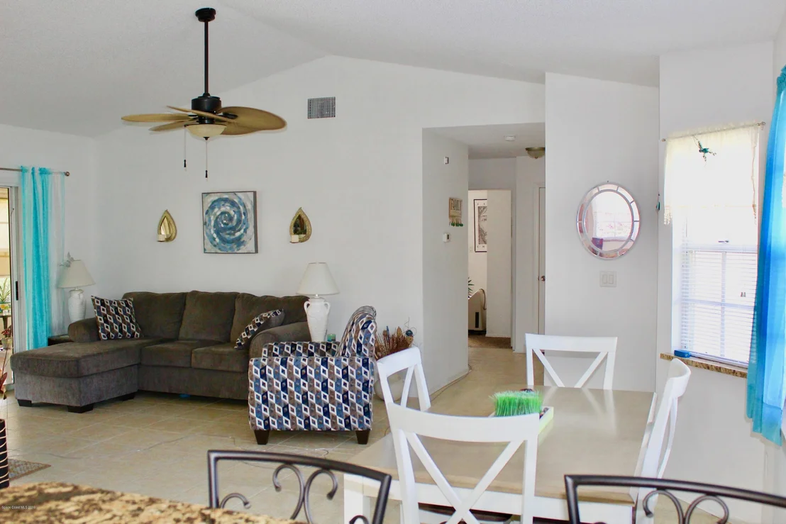 Photo of 1027 Goldenrod Circle NE