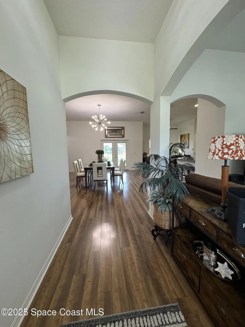 Photo of 1121 Morgan Circle NE