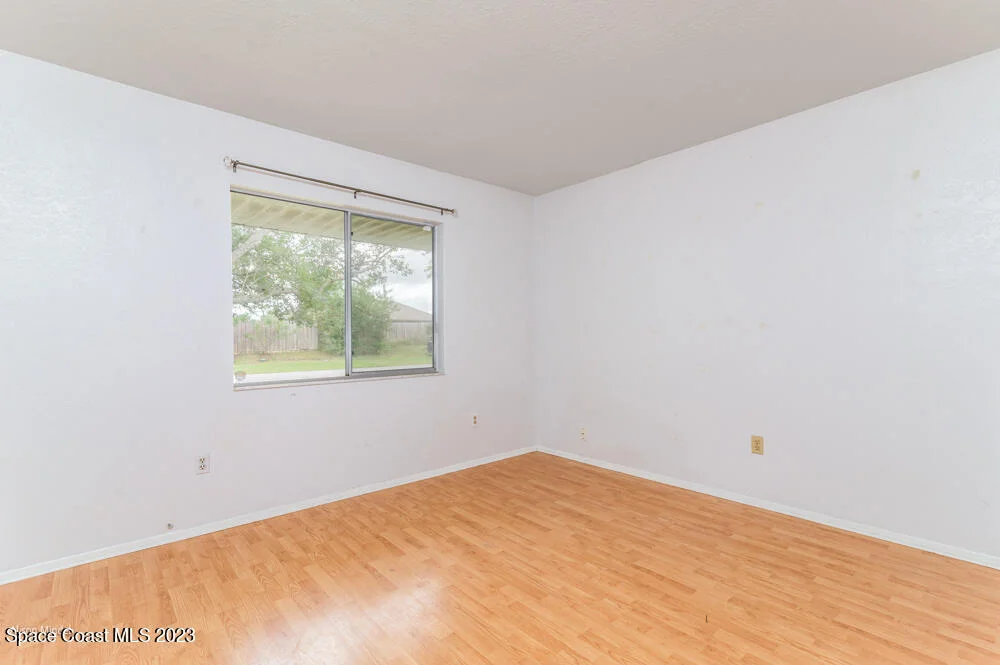 Photo of 721 Arundo Avenue NE