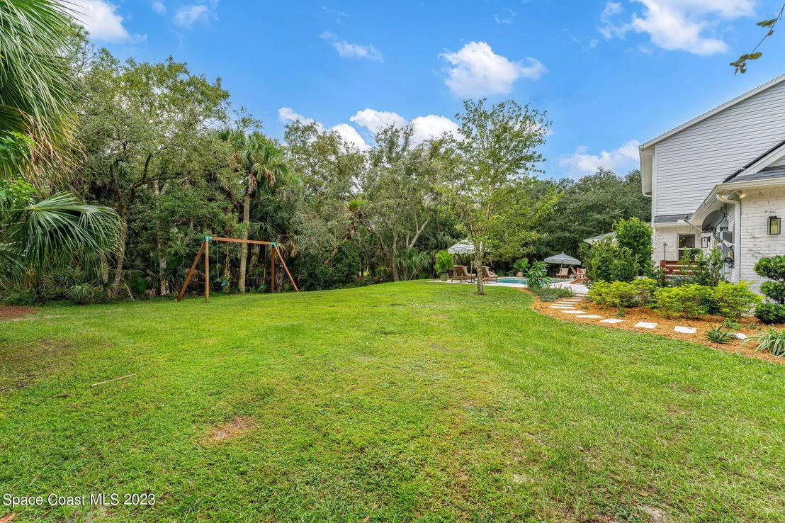 Photo of 5595 Willoughby Drive