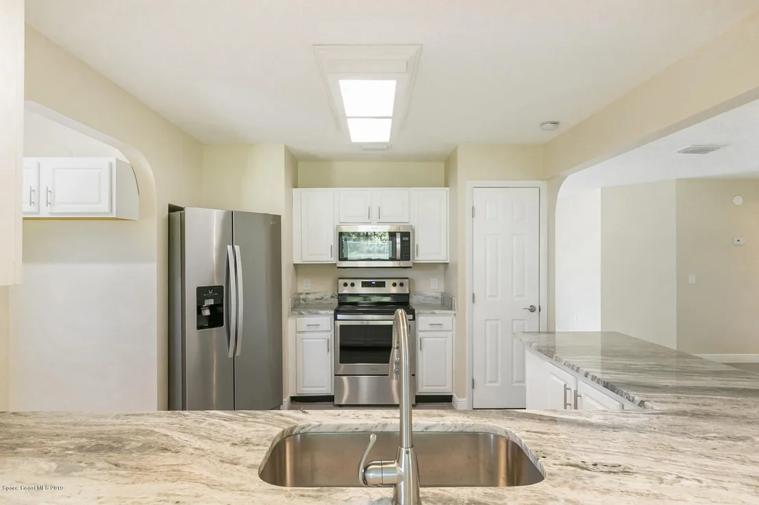 Photo of 974 Mariposa Drive NE
