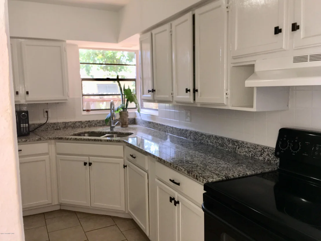 Photo of 1056 Cabot Drive NE