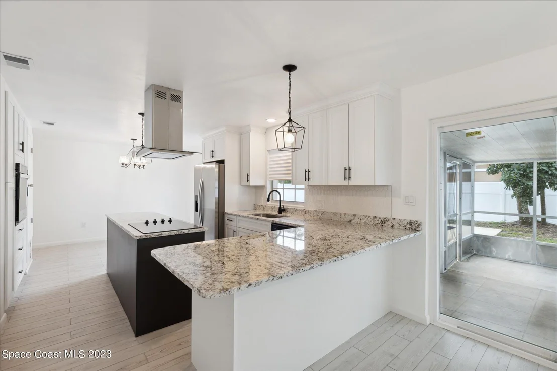 Photo of 885 Kings Post Road