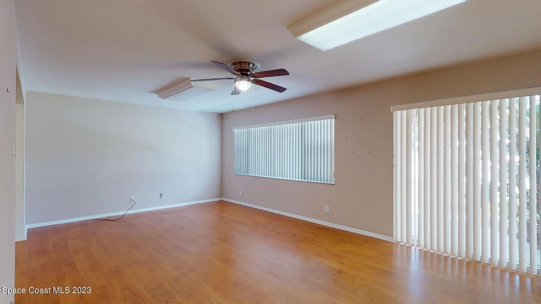 Photo of 204 S Riverside Drive