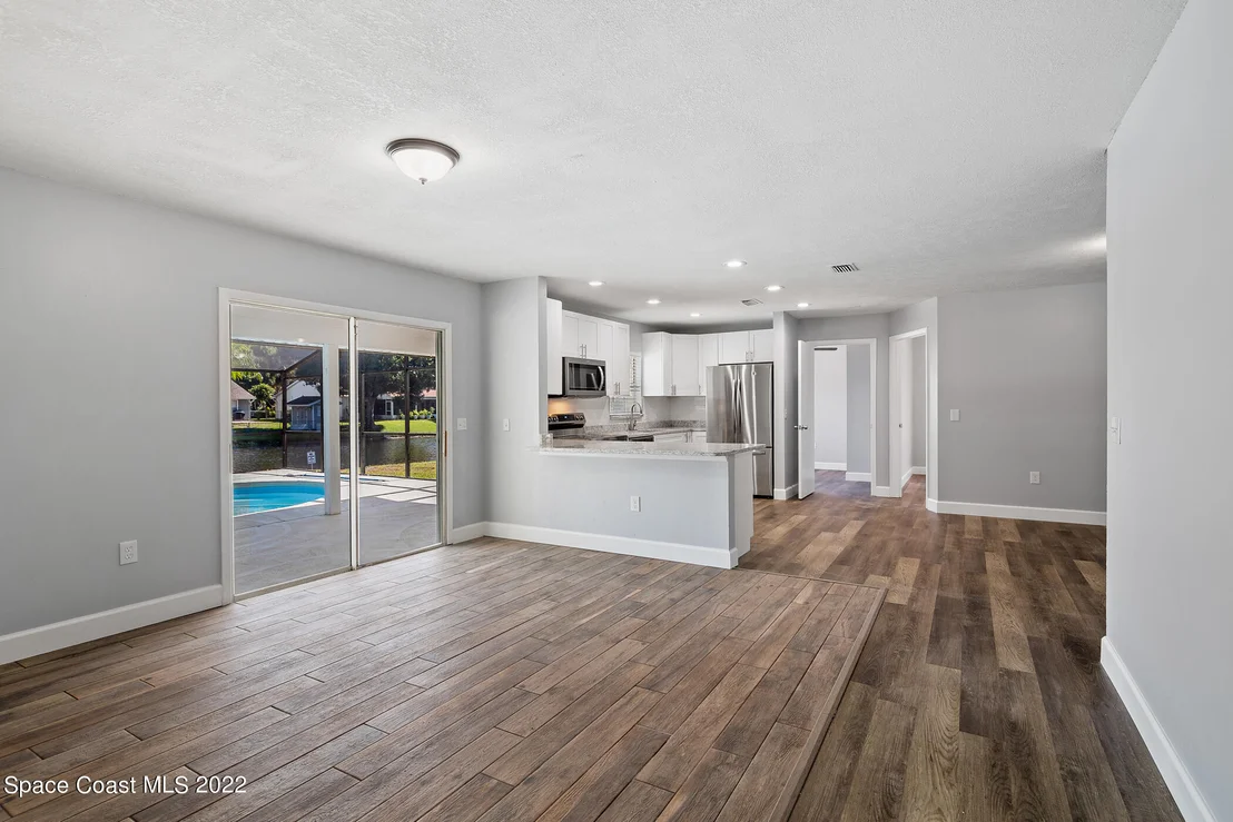 Photo of 1344 Heritage Acres Boulevard