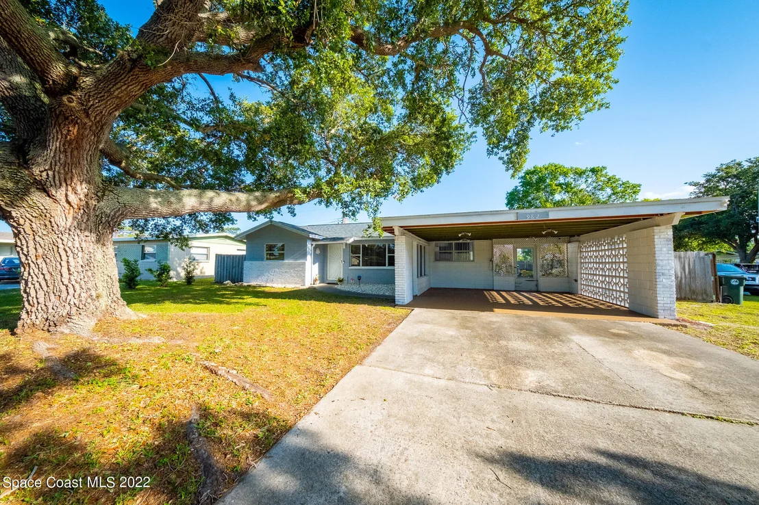 Photo of 982 Cardon Drive