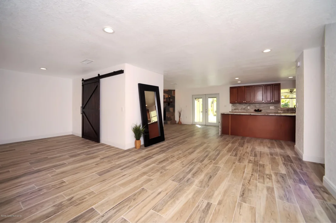 Photo of 1141 Fairlawn Drive