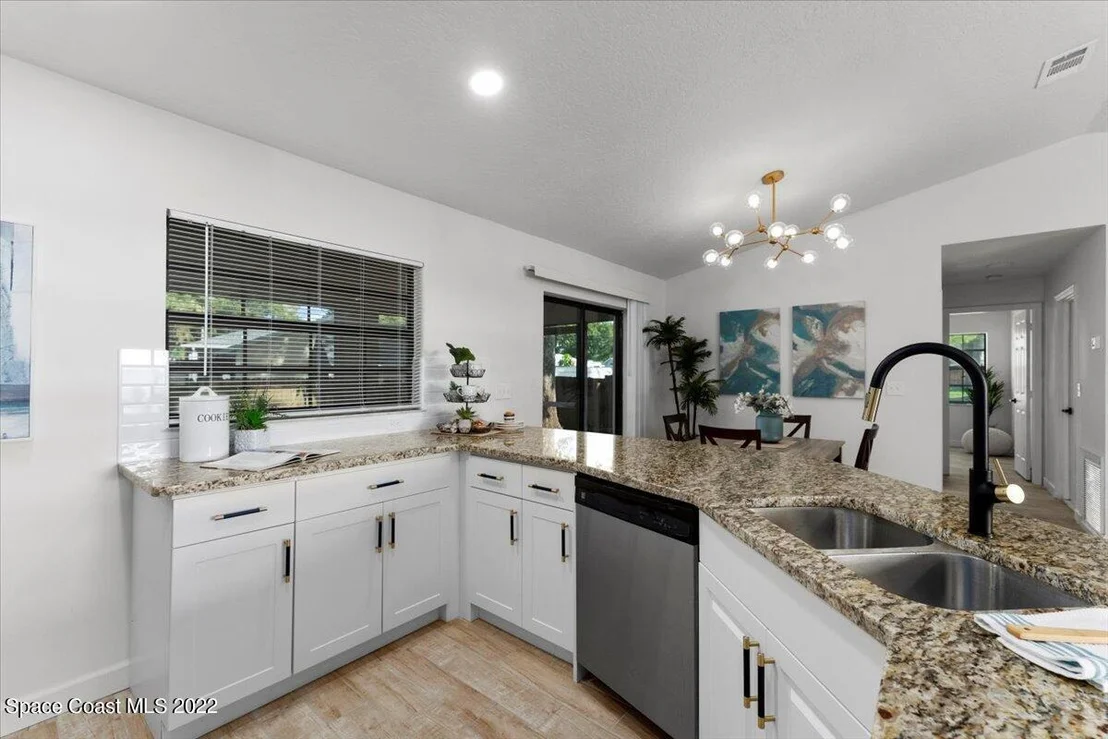 Photo of 6085 Balboa Street