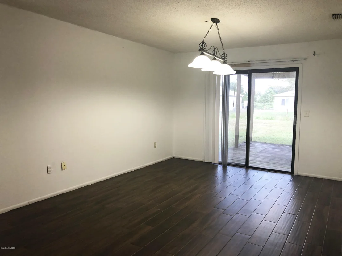 Photo of 928 Sable Circle SE