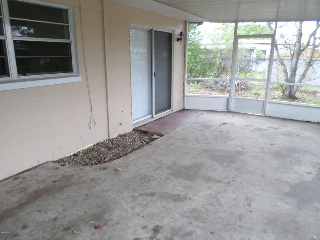 Photo of 305 Edinburgh Drive