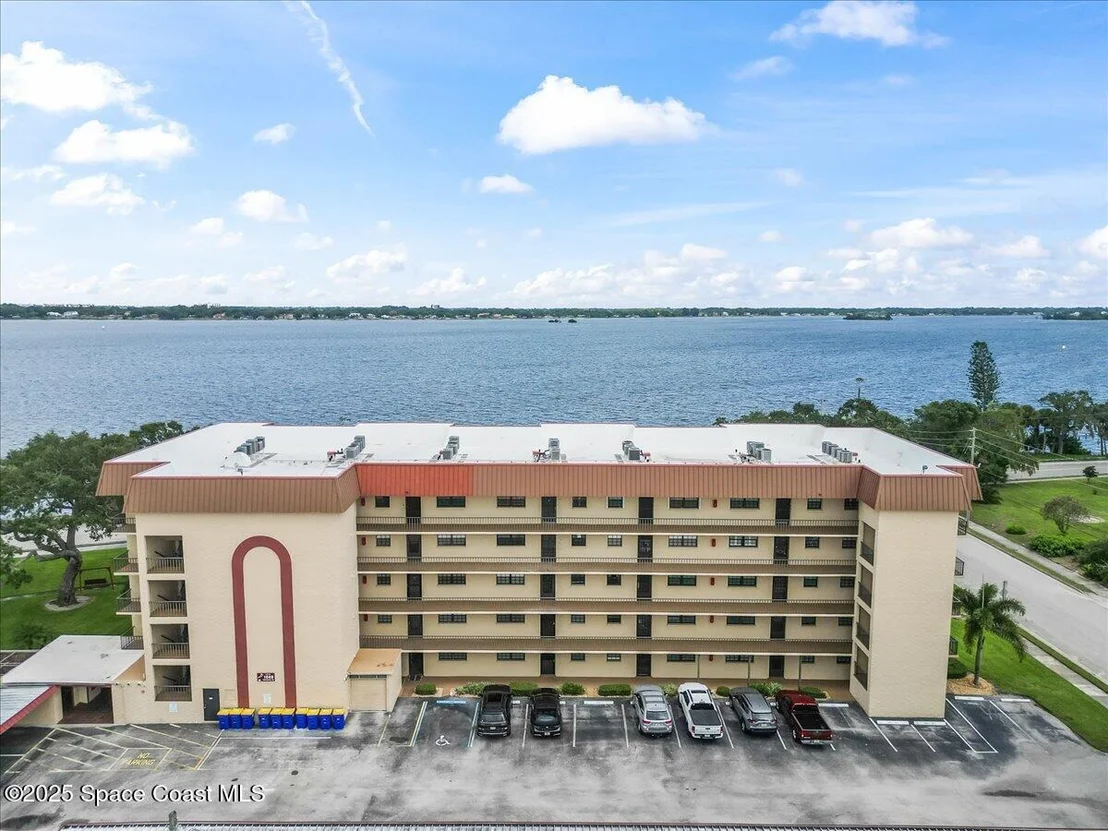 Photo of Unit 303 at 1049 Rockledge Drive