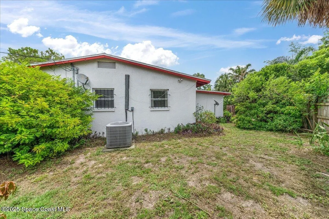 Photo of 979 Bouganvillea Drive