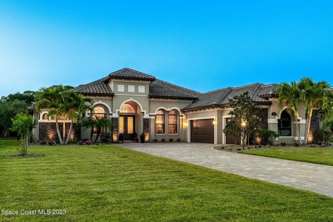 Photo of 814 Lorenza Place