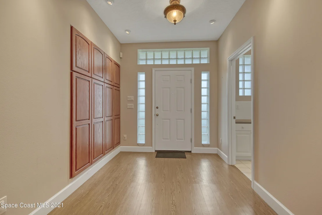 Photo of 457 Cardinal Drive