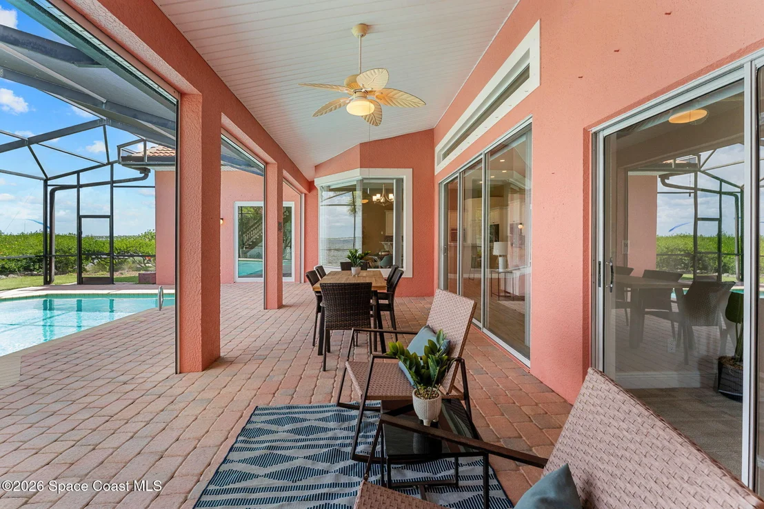 Photo of 327 Island Drive