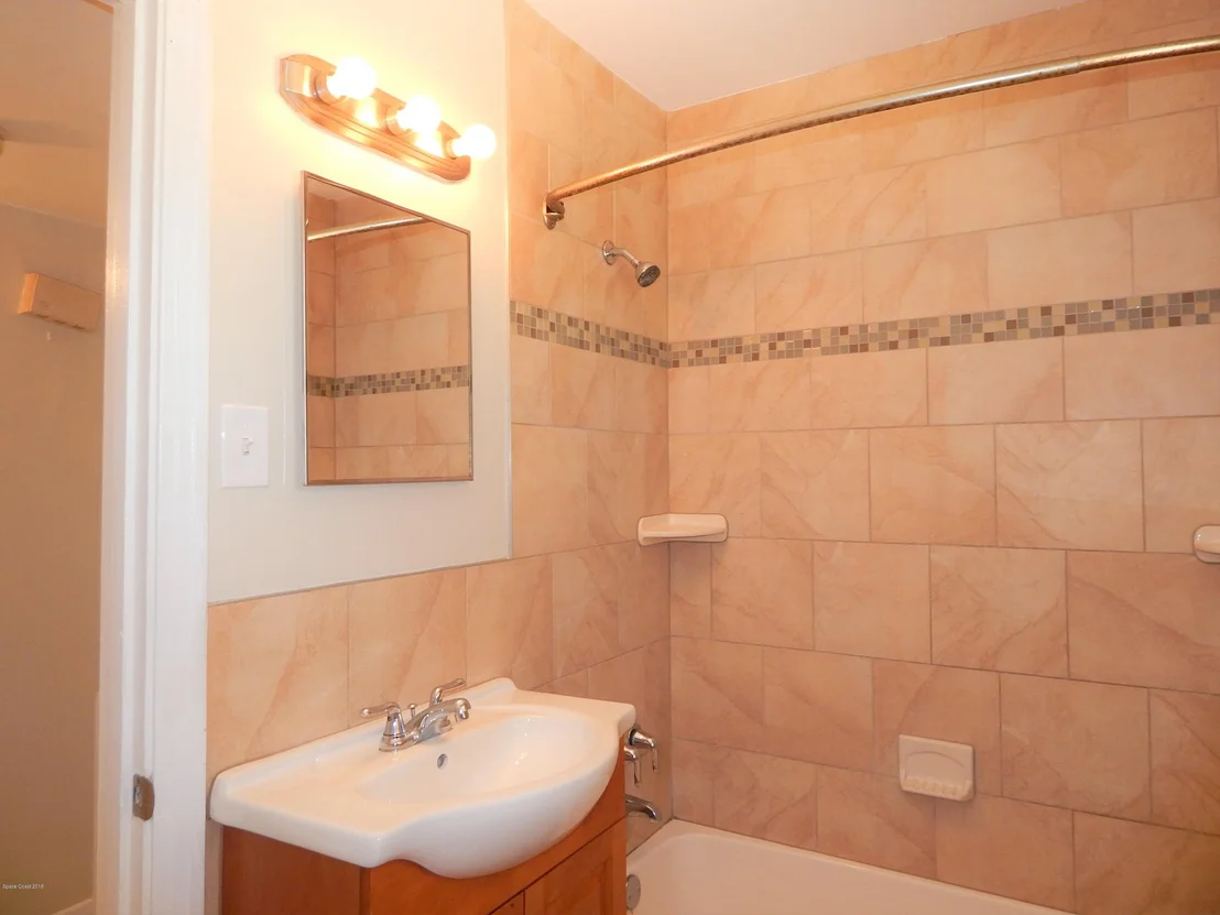 Photo of 1053 Myrtle Lane