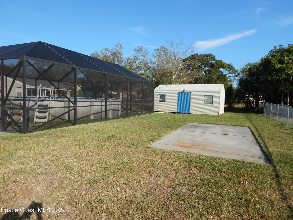 Photo of 1638 Riviera Drive NE