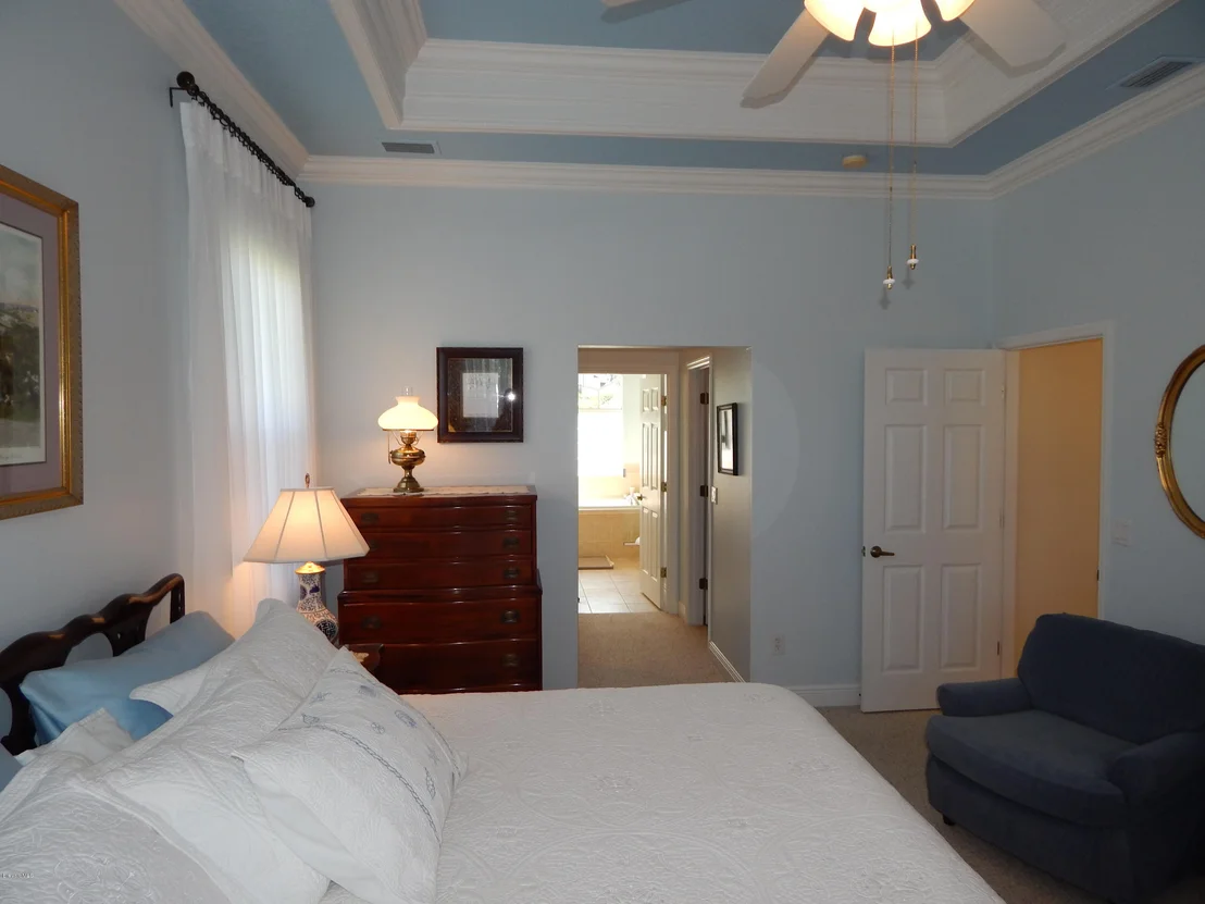 Photo of 211 SE Devlin Court