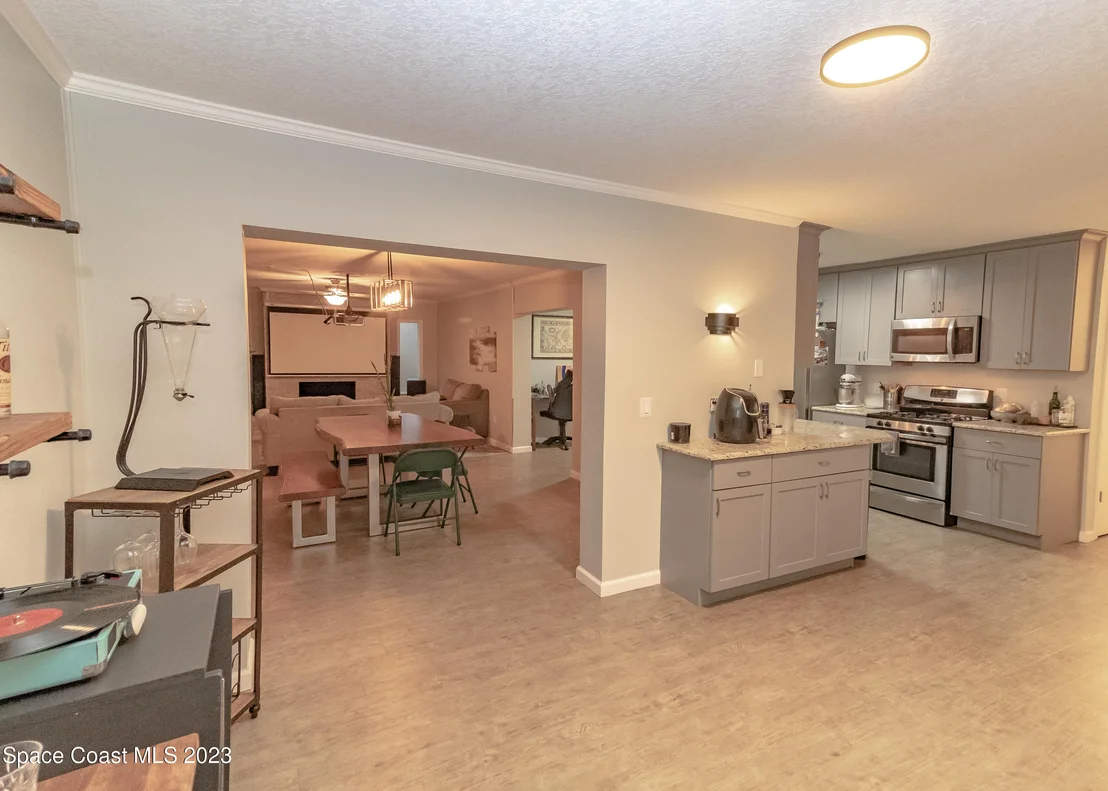 Photo of 800 Mark David Boulevard