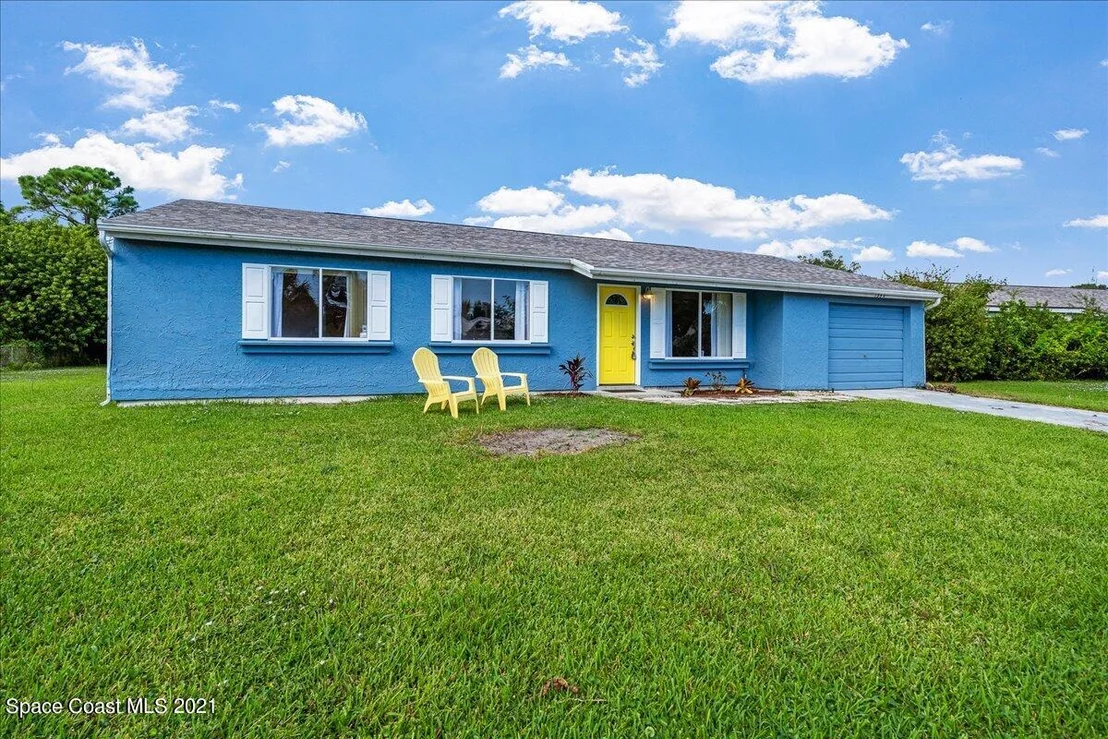 Photo of 1394 Carr Circle NE