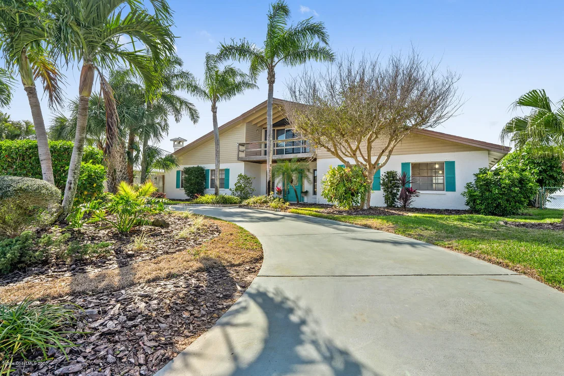 Photo of 447 Riverview Lane