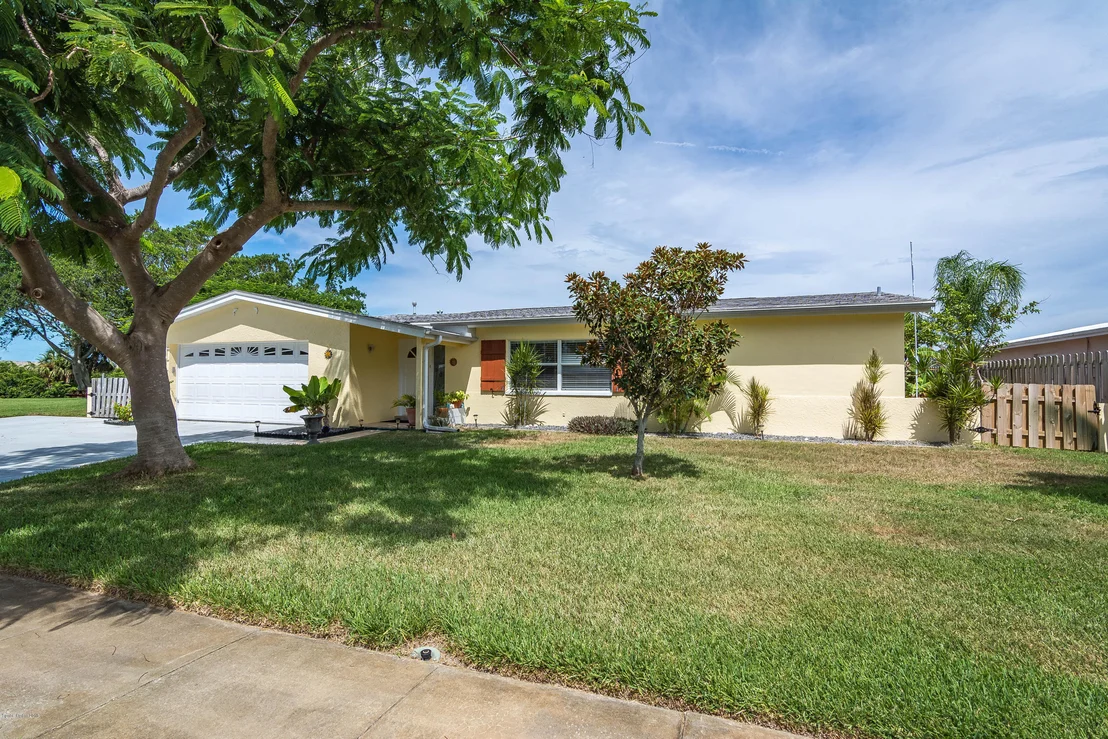 Photo of 445 Sparrow Drive