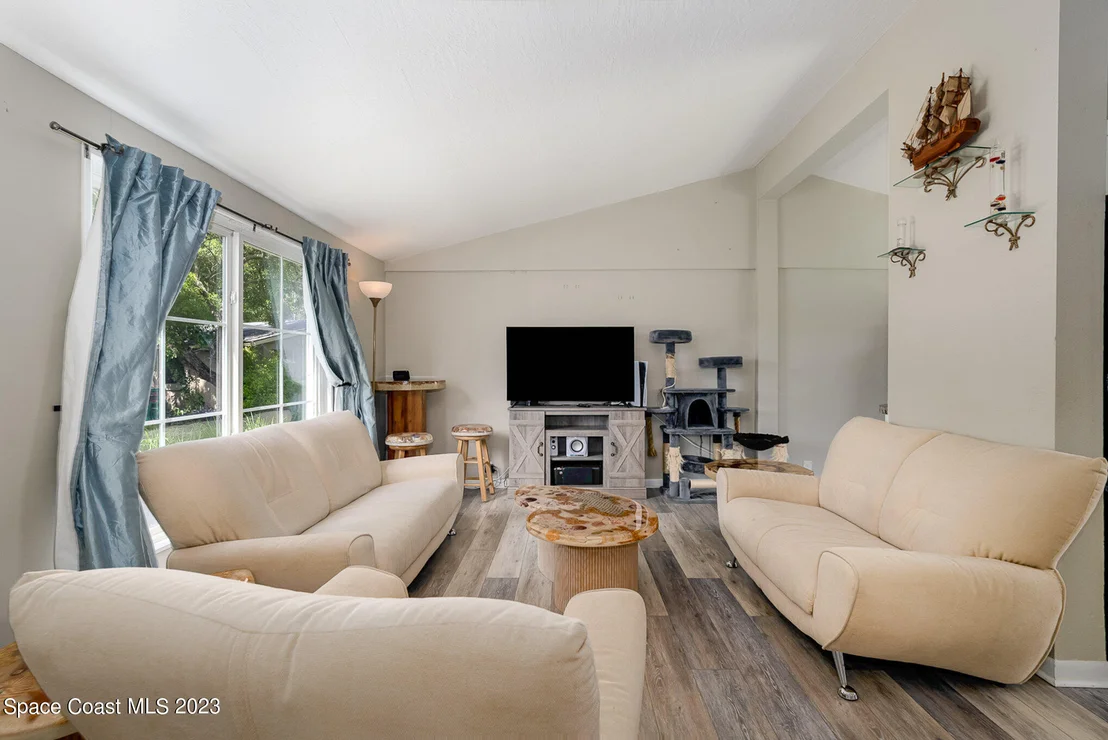 Photo of 705 Angle Street NE