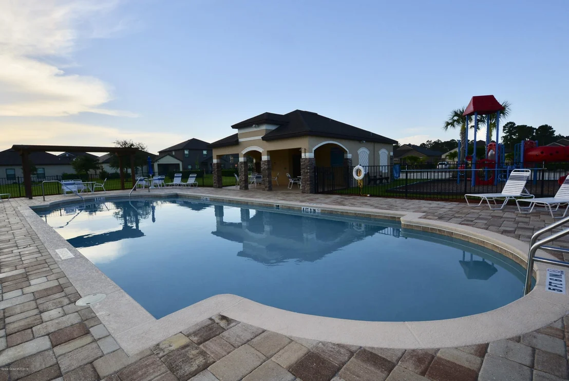 Photo of 559 Trymore Drive SE