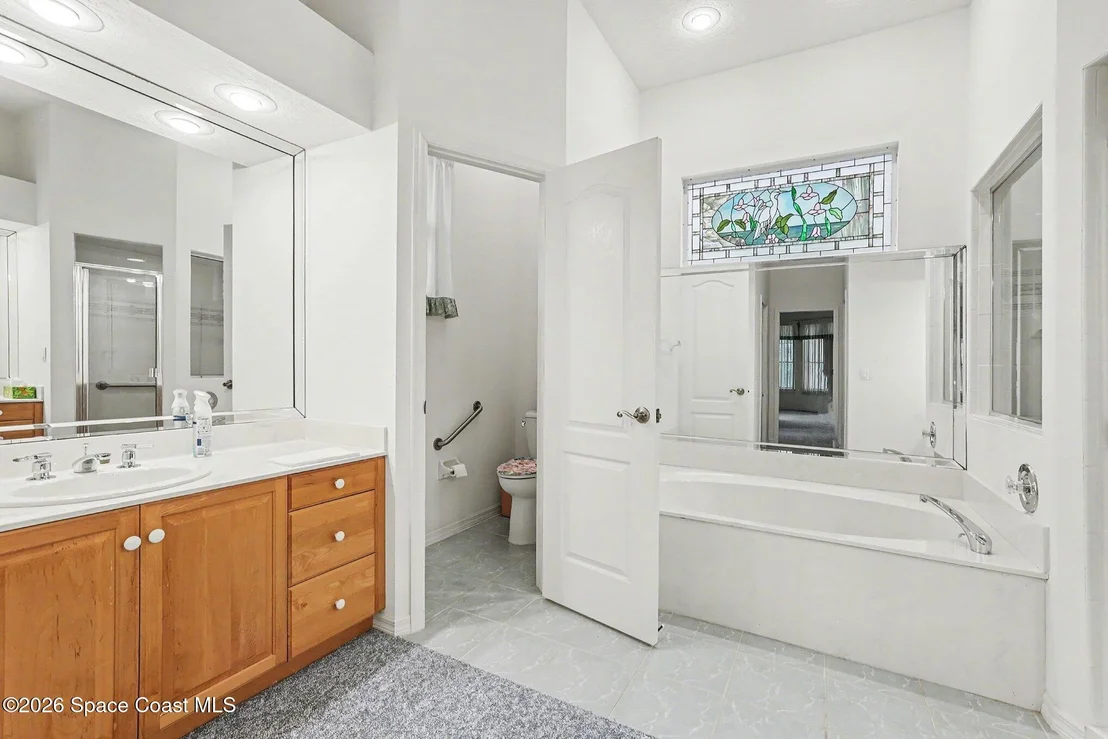 Photo of 981 Victoria Place