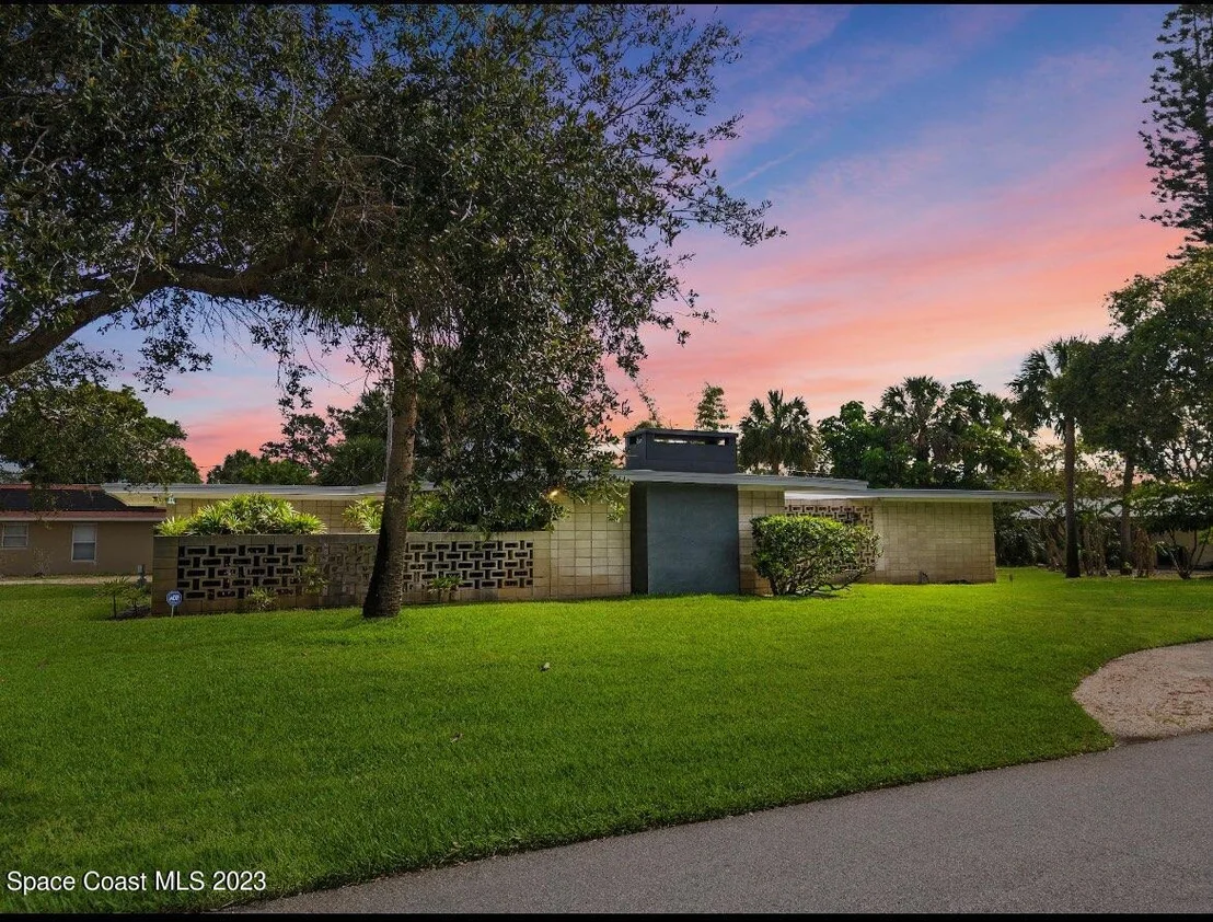 Photo of 598 Seabreeze Drive